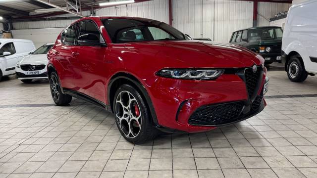 Alfa Romeo Tonale 1.5 VGT MHEV Veloce SUV 5dr Petrol Hybrid DCT Euro 6 (160 ps) Hatchback Petrol Red